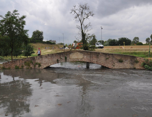 Canale Navile: piena in tratti urbani