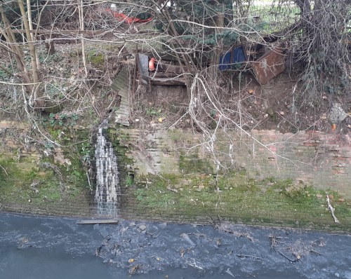 Navile: la Renana rimuove 20 camion di rifiuti ingombranti dal canale bolognese